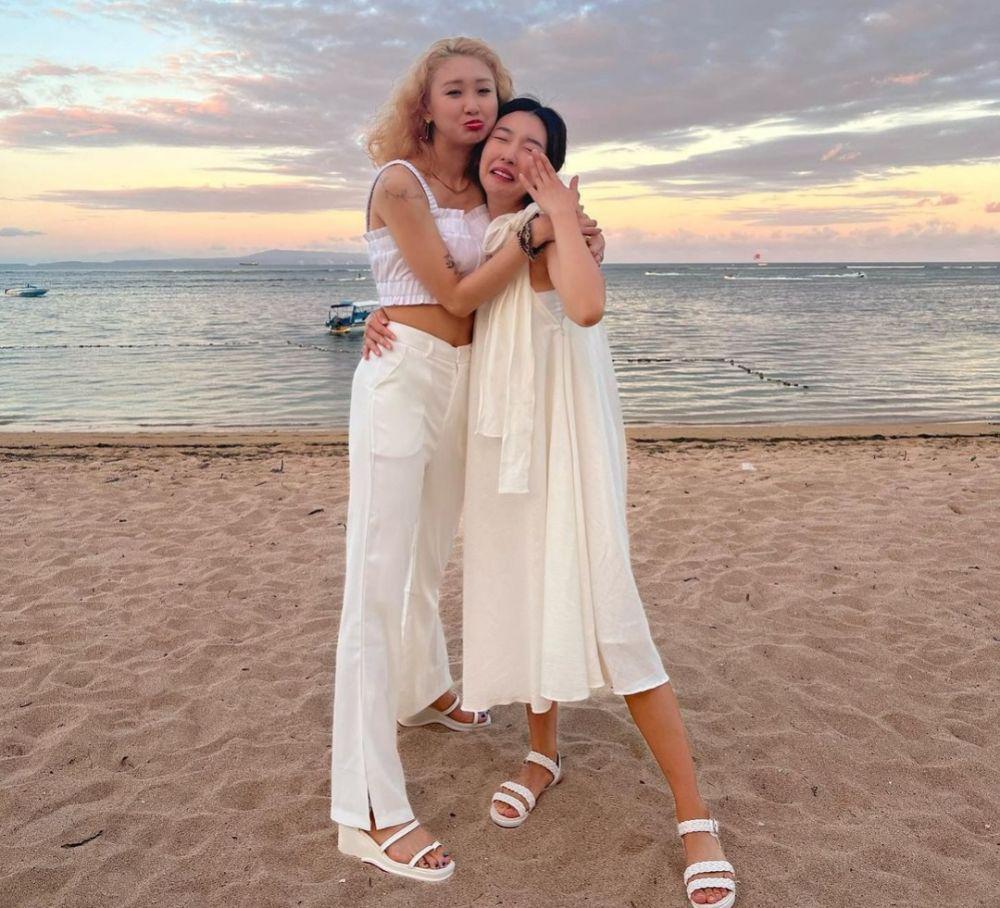 potret Denise Kim hadiri pernikahan Sunny Dahye (instagram.com/gwtbutterflytts)