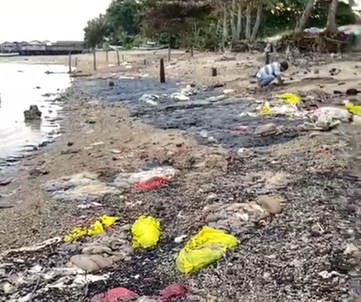 Sampah jeroan di pantai Balikpapan (dok. Istimewa)