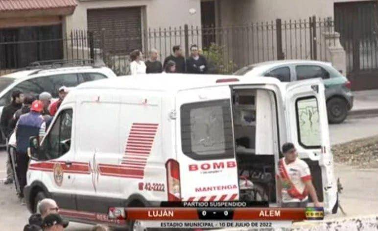 Potret ambulan dalam insiden penembakan di pertandingan divisi empat Argentina (thesun.co.uk)