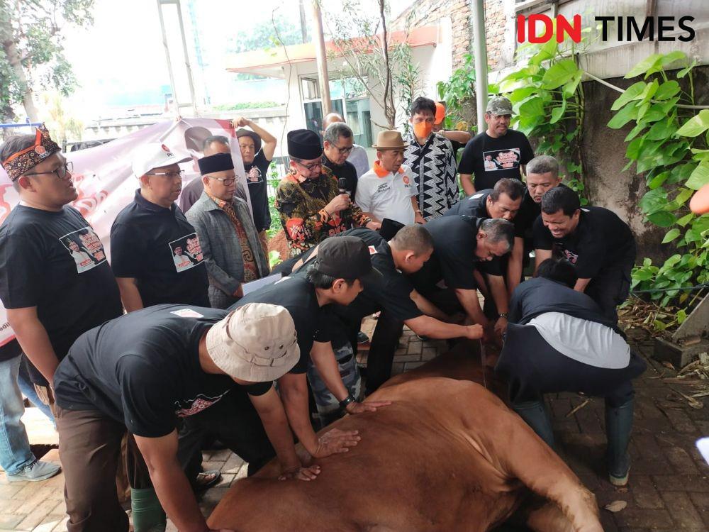 Anies Baswedan dan Kepala Daerah dari PKS Sumbang Sapi Kurban ke DPP