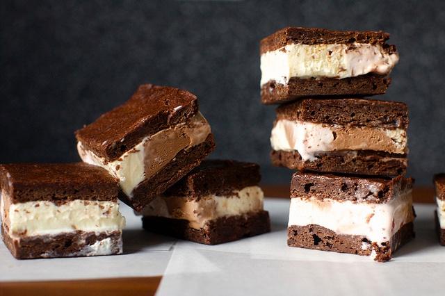 Resep Es Krim Sandwich Brownies yang Lembut dan Manis, Mudah Banget!