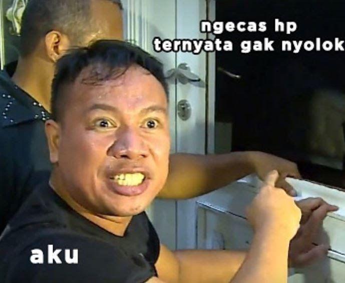 meme momen apes saat nge-charge HP (twitter.com/fbreceh)