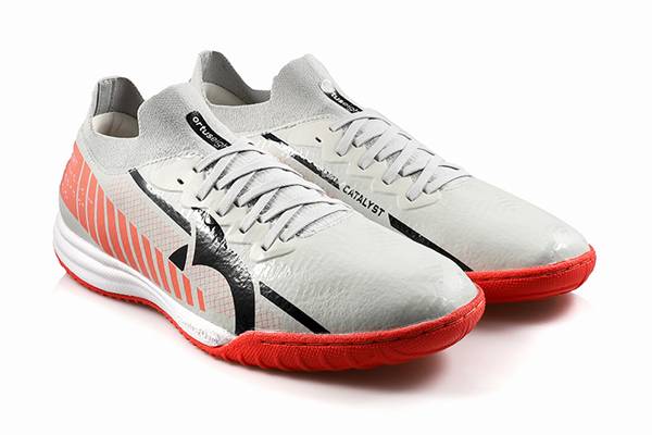 Catalyst Liberte IN sebagai rekomendasi sepatu futsal Ortuseight (ortuseight.id)