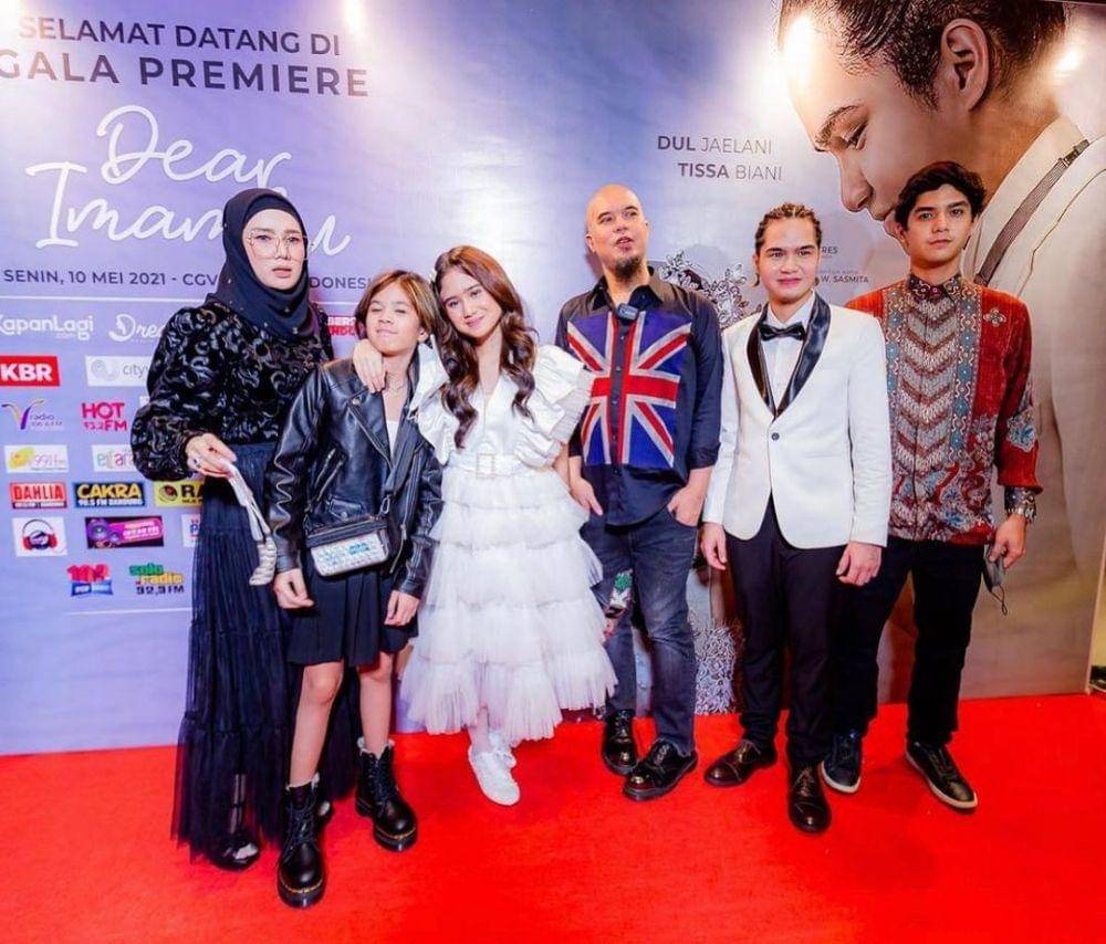 Potret OOTD berkerah ala Al Ghazali (instagram.com/alghazali7)