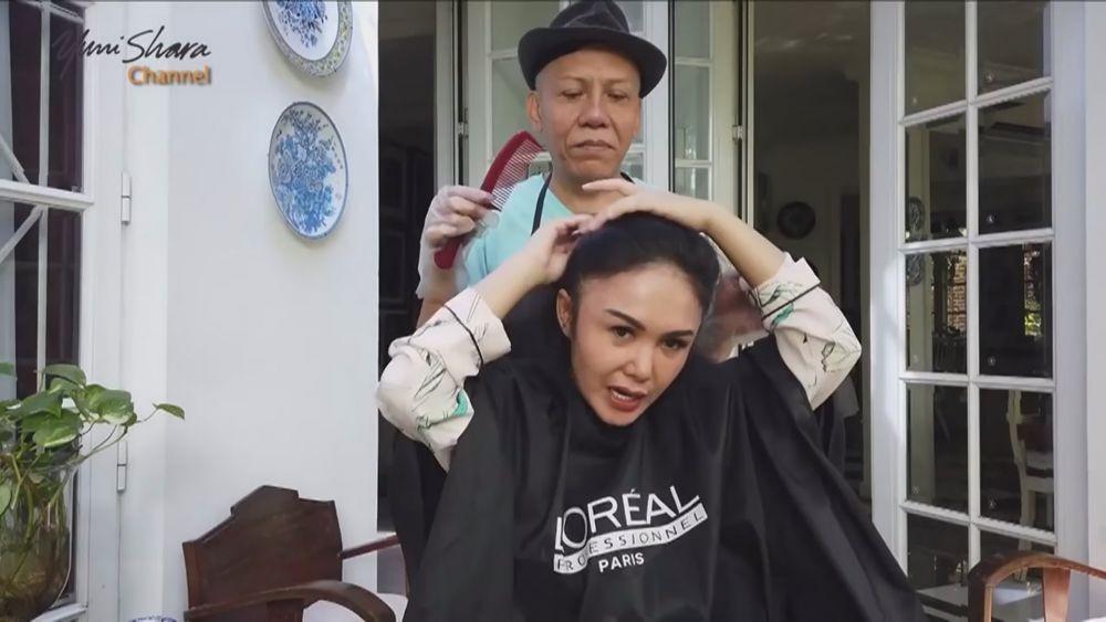 Yuni Shara nyalon di rumah (youtube.com/yunisharachannel)