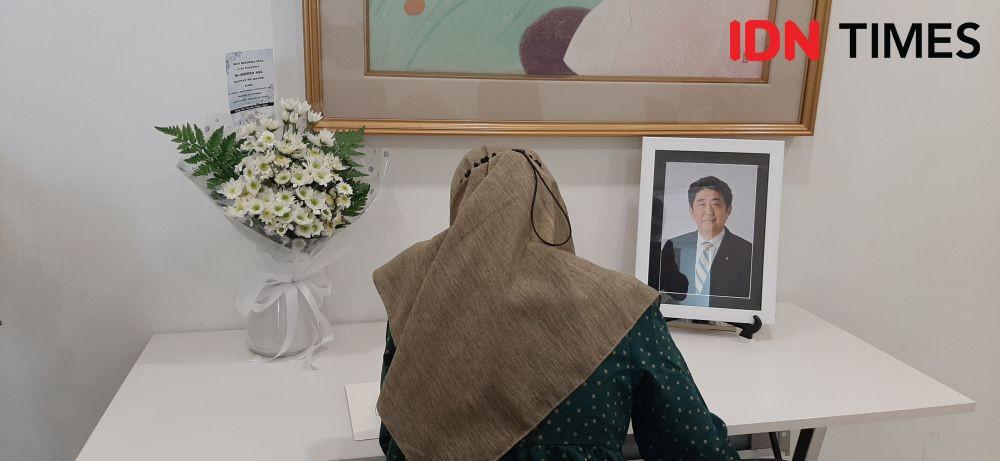 Warga Makassar Sampaikan Duka Cita atas Kematian Shinzo Abe