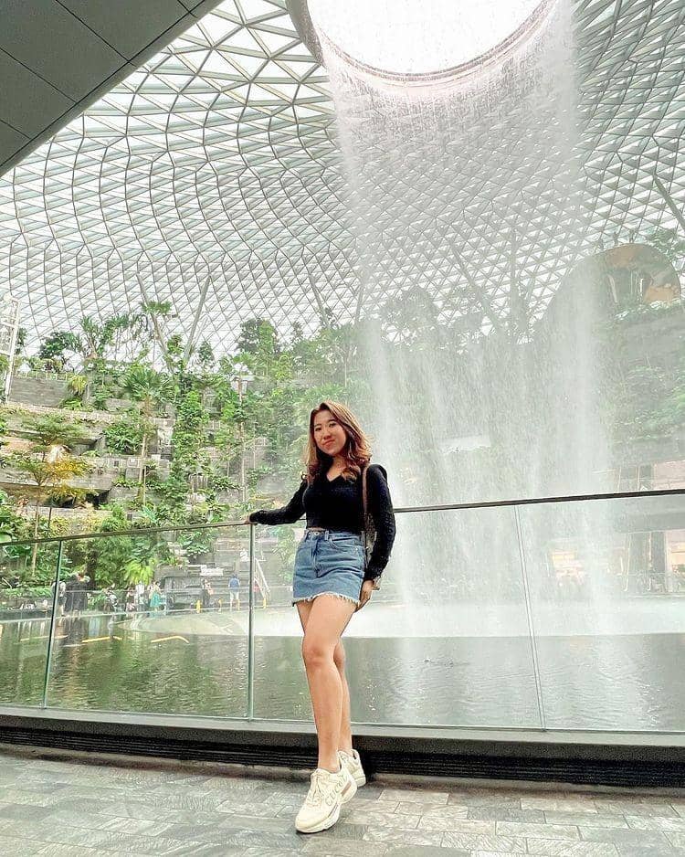 padu padan rok pendek ala Kiky Saputri (instagram.com/kikysaputrii)