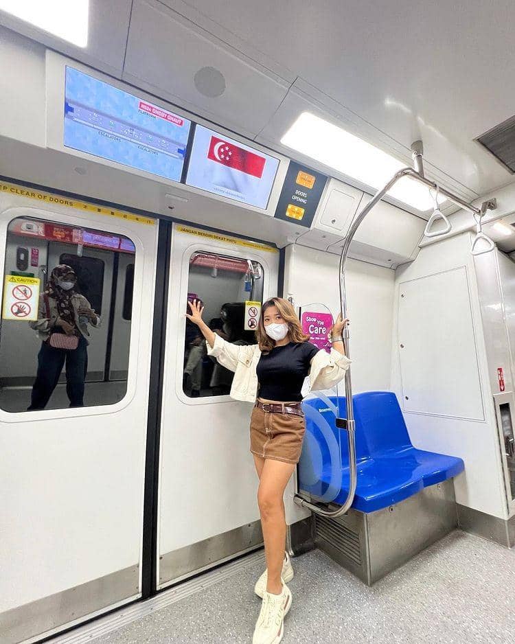 padu padan rok pendek ala Kiky Saputri (instagram.com/kikysaputrii)