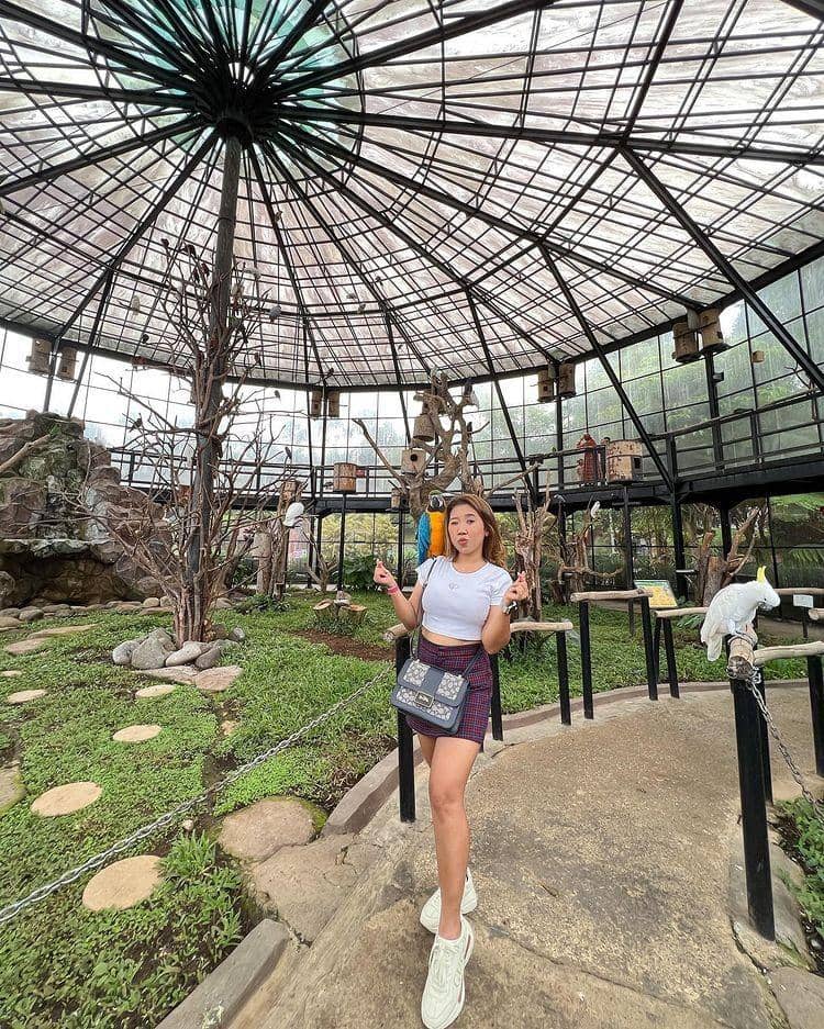 padu padan rok pendek ala Kiky Saputri (instagram.com/kikysaputrii)