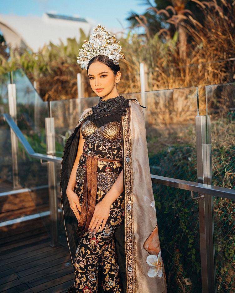 penampilan panggung penyanyi wanita Indonesia (instagram.com/lyodraofficial)