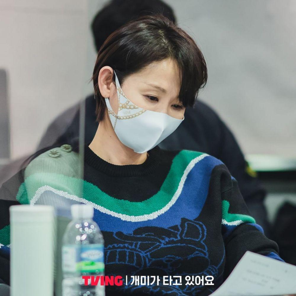 Kim Sun Young di pembacaan naskah drama Stock Struck (instagram.com/tving.official)