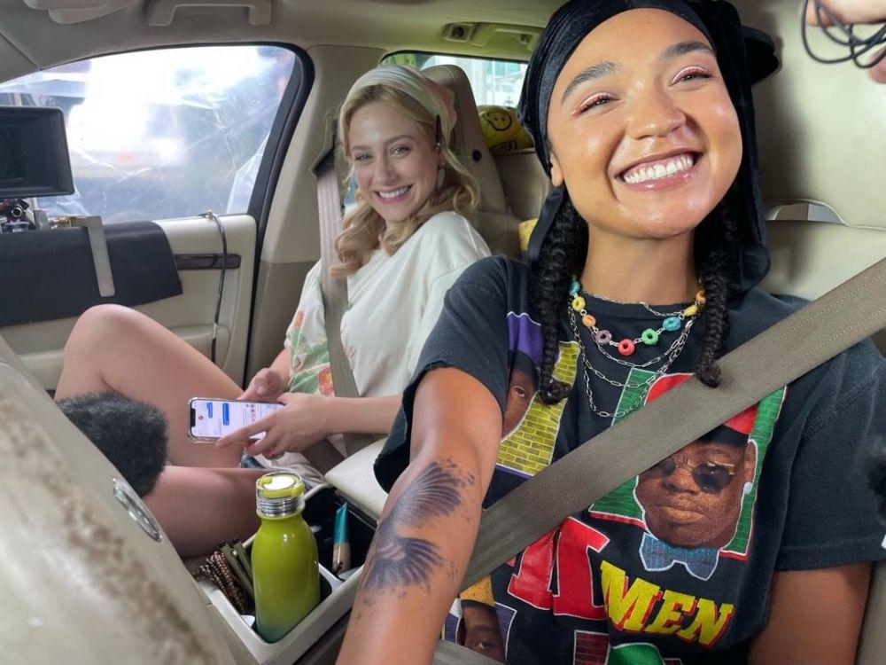 Lili Reinhart dan Wanuri Kahiu (instagram.com/wanuri)