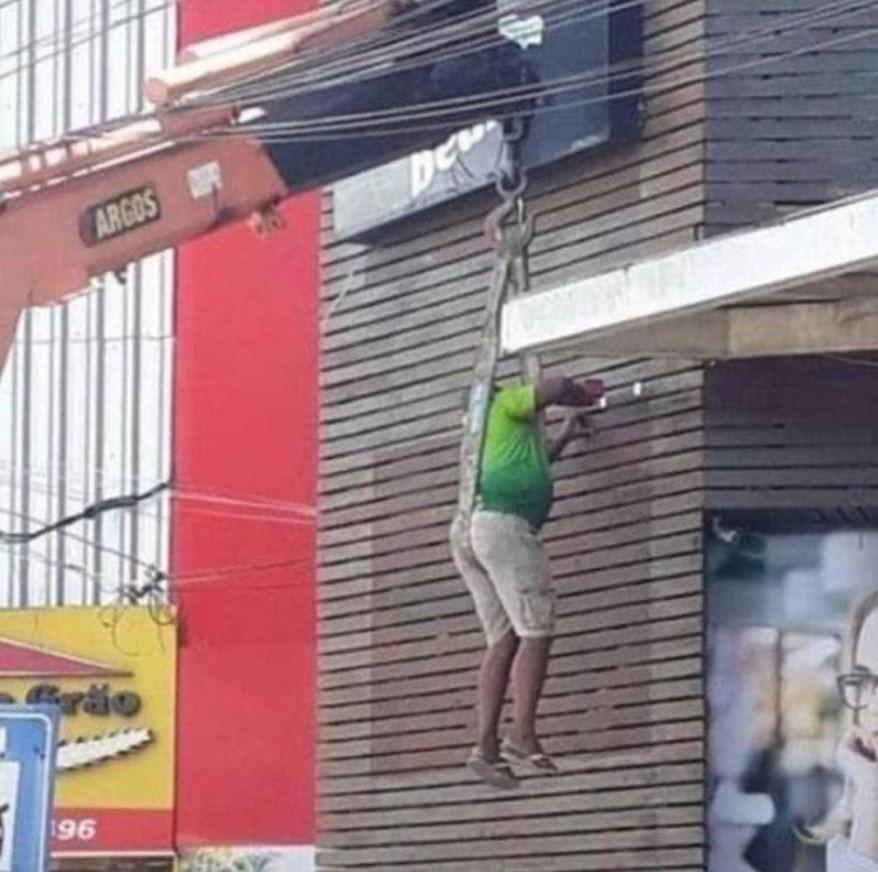 tukang bangunan low budget (twitter.com/duniakuli)