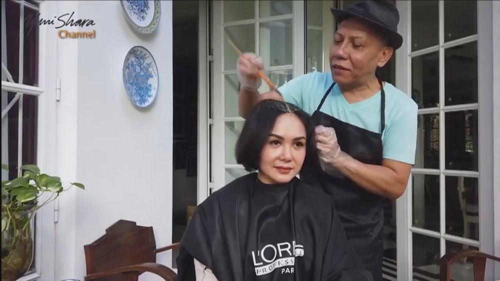 Yuni Shara nyalon di rumah (youtube.com/yunisharachannel)