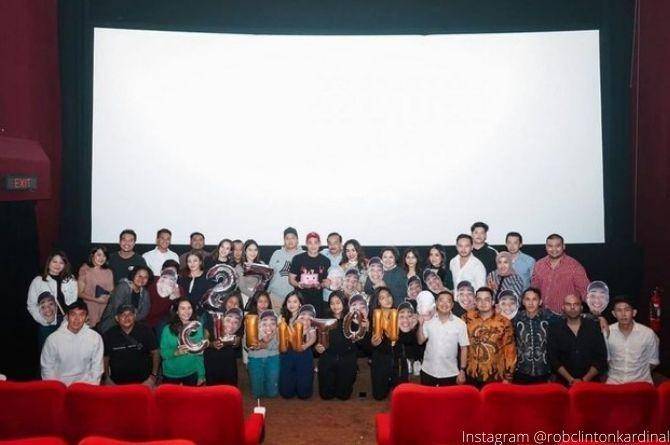 Sewa bioskop (instagram.com/robclinton)