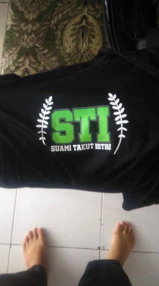 tulisan kaus suami takut istri (facebook.com/suk.prikitiew)