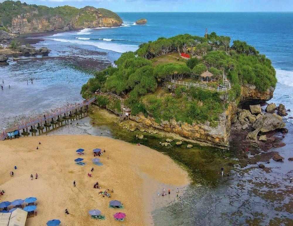 7 Aktivitas Seru di Pantai Drini, Sudah Pernah Mencobanya?