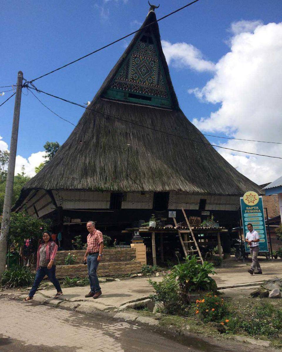 rumah adat desa dokan (instagram.com/winariyoga)