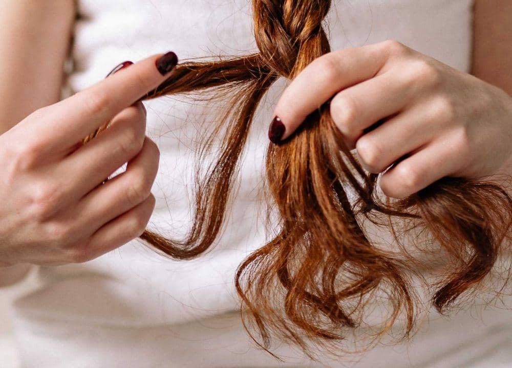 ilustrasi rambut bercabang (pexels.com/Kindel Media)