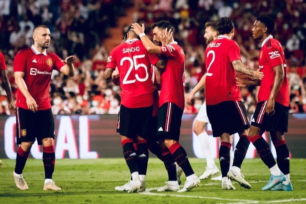 Para pemain Manchester United merayakan gol Jadon Sancho ke gawang Liverpool / Twitter @ManUtd