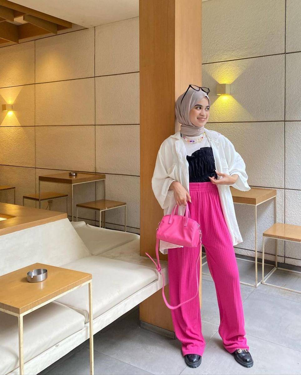 ide OOTD dengan warna fuchsia (instagram.com/aishaibrahimmm)