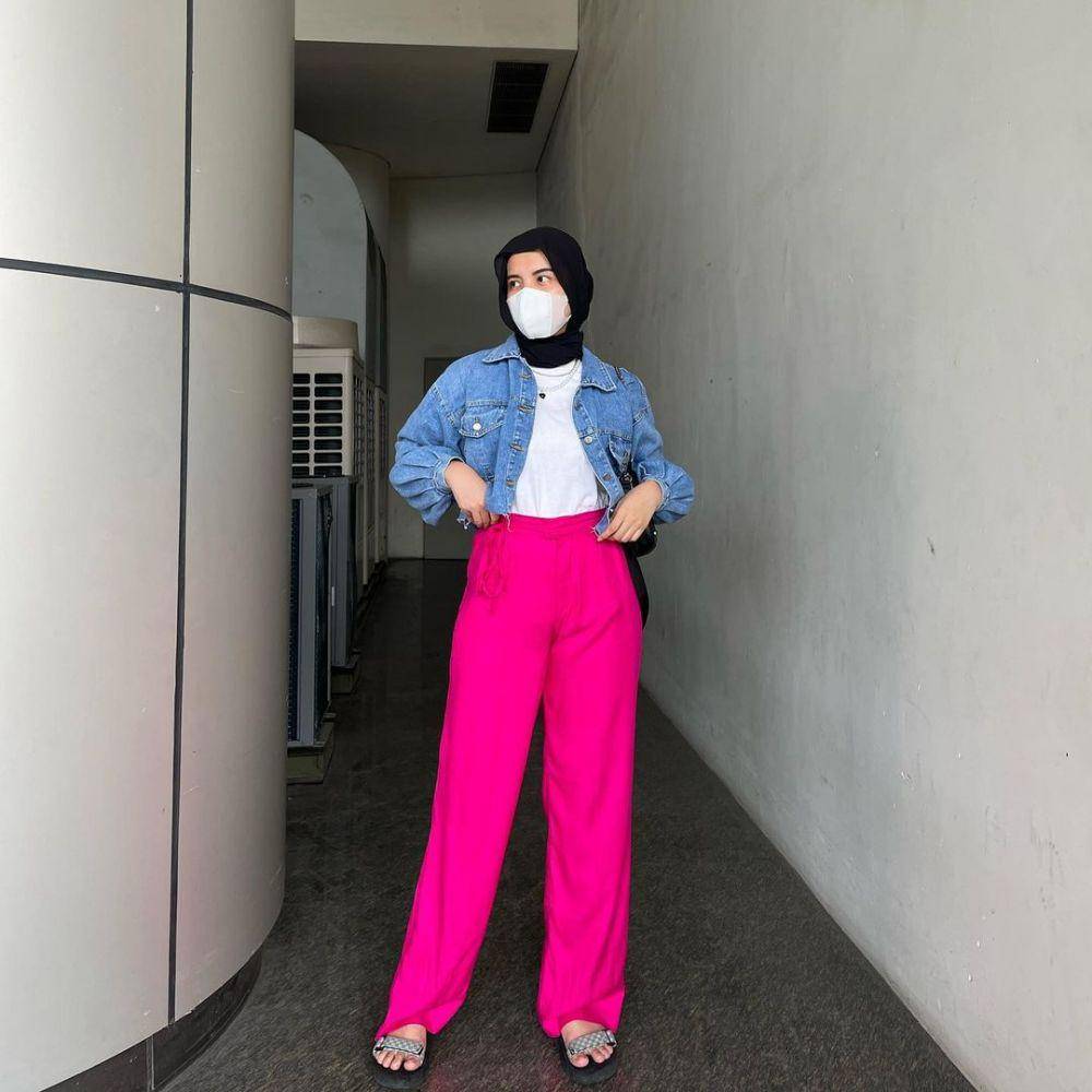 ide OOTD dengan warna fuchsia (instagram.com/viaazulviani)