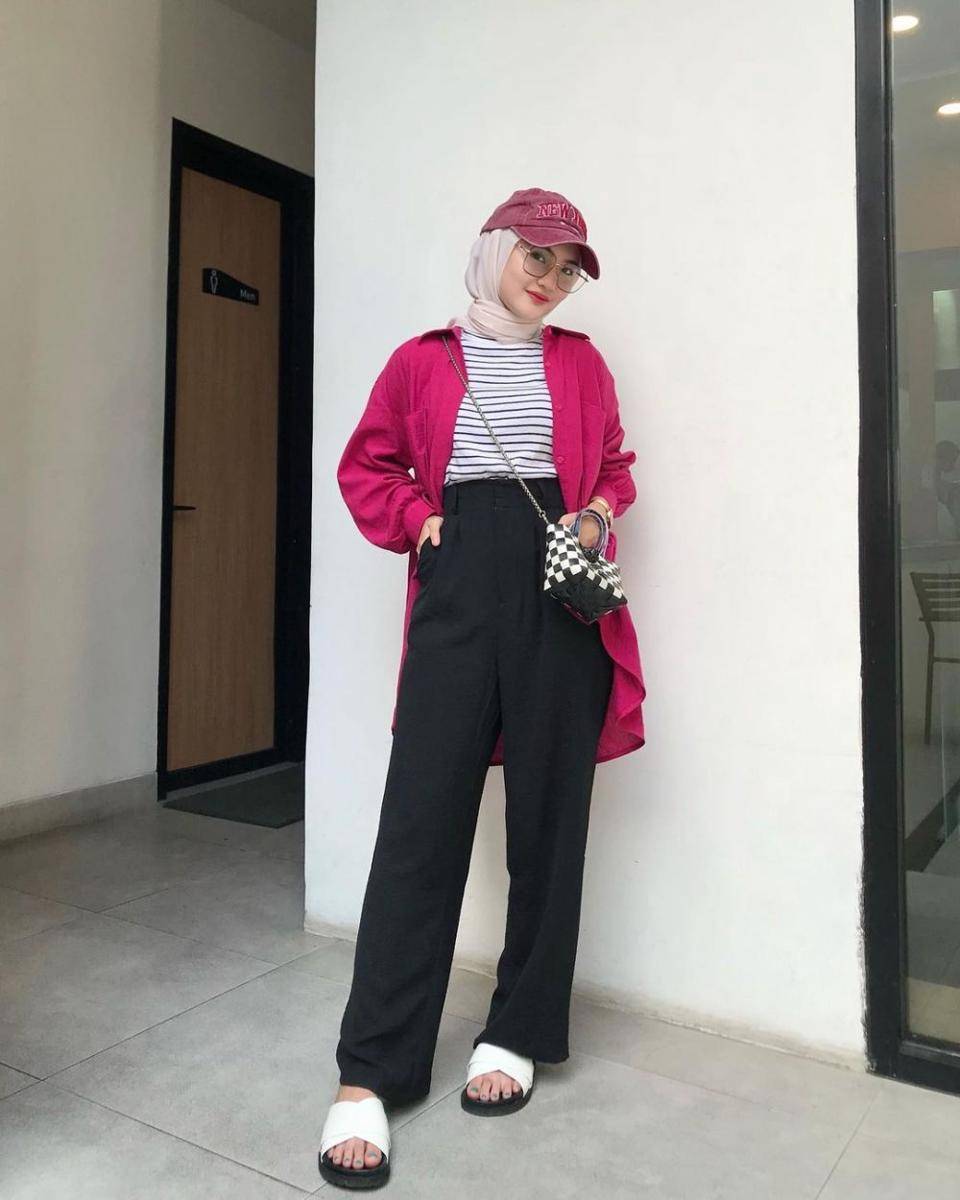 ide OOTD dengan warna fuchsia (instagram.com/intanghazll_)