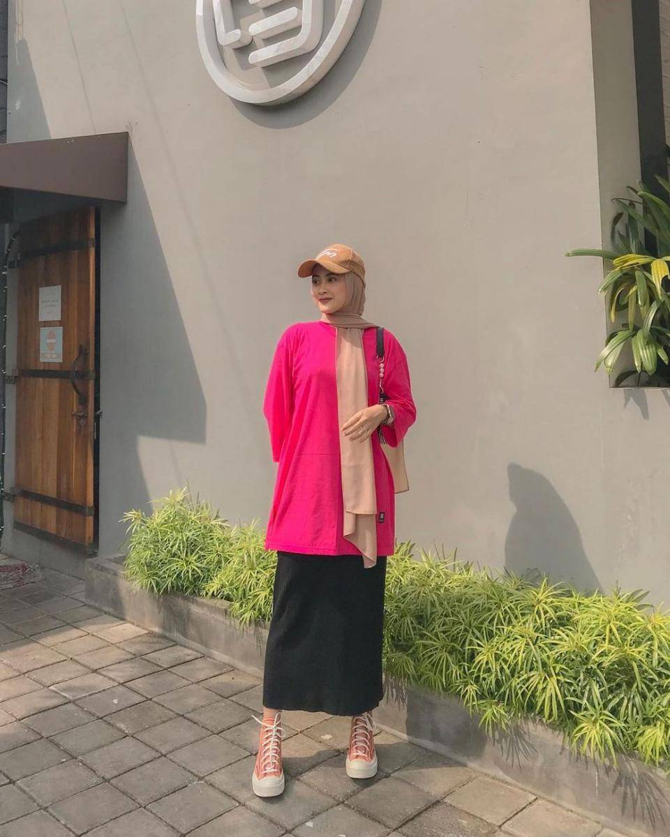 ide OOTD dengan warna fuchsia (instagram.com/afaaciitt_)