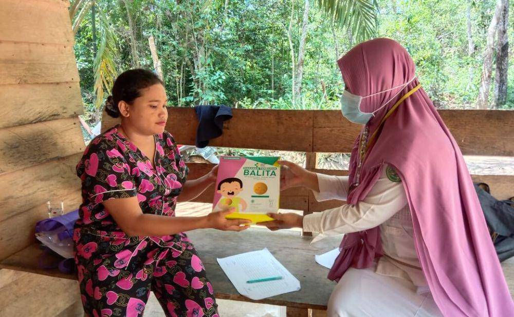 Pemberian PMT pada balita dan bumil ditengah pandemi (dinkes.inhukab.go.id)