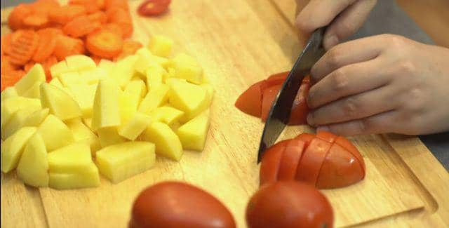 gambar sayuran yang dipotong-potong (youtube.com/Menu CampurSari)