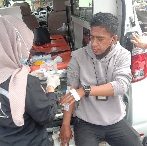 Jurnalis yang tertabrak kendaraan milik seorang relawan (Dok. Istimewa)