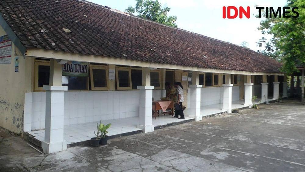 SD Kanisius Trengguno, Padukuhan Trengguno, Kalurahan Sidorejo, Kapanewon Ponjong, Gunungkidul ditutup yayasan karena kekurangan siswa baru.(IDN Times/Daruwaskita)