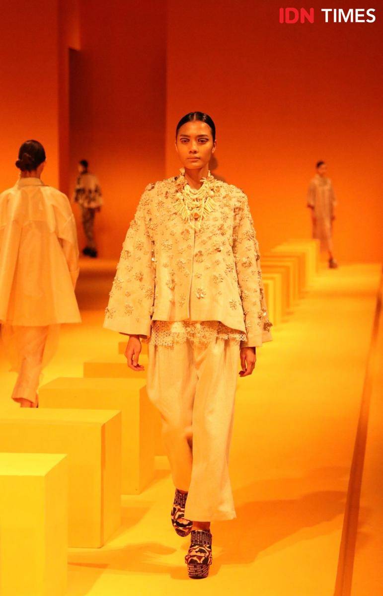 Fashion show koleksi BIYAN Spring/Summer 2023. 11 Juli 2022. (IDN Times/Justin Amudra Patmadiwiria)