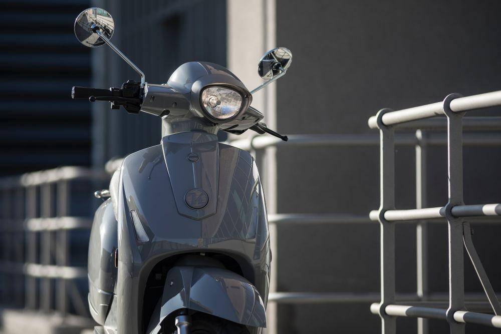 Hindari parkirkan motor listrik di tempat yang panas (unsplash.com/Kumpan Electric)