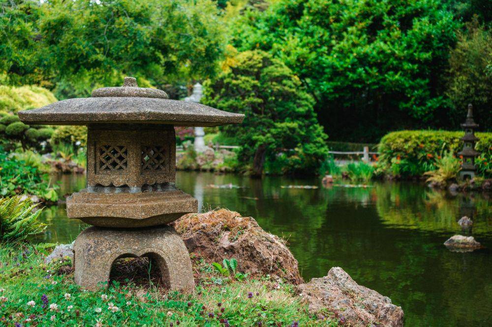 ilustrasi taman bergaya Jepang (pexels.com/@enric-cruz-lopez/)