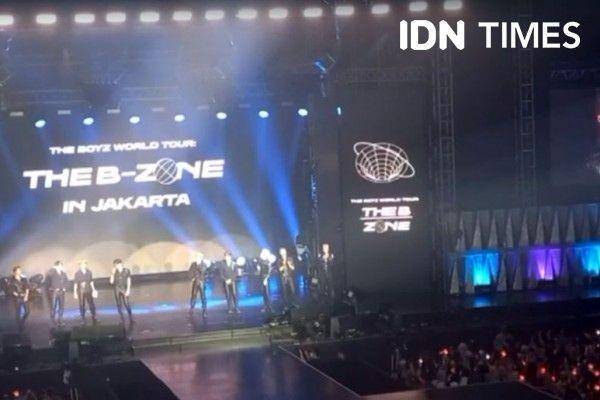 Suasana konser The Boyz bertajuk The B-ZONE in Jakarta. (IDN Times/Ines Sela Melia)