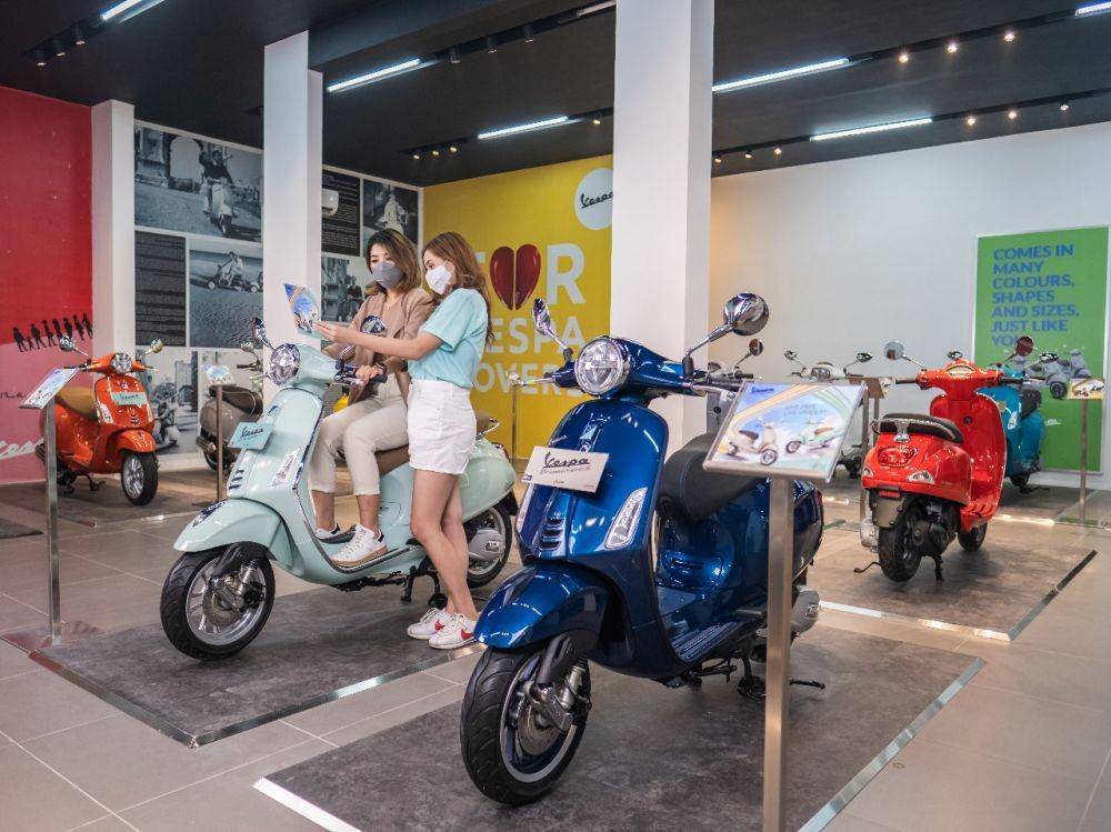 Ilustrasi Vespa matic di dealer (Dok. PID)