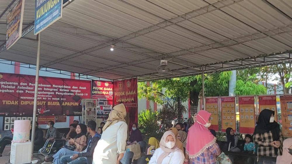 Kunjungan narapidana dan tahanan mulai diizinkan di lapas/rutan Jatim pada Selasa (12/7/2022). Dok. Kemenkumham Jatim.