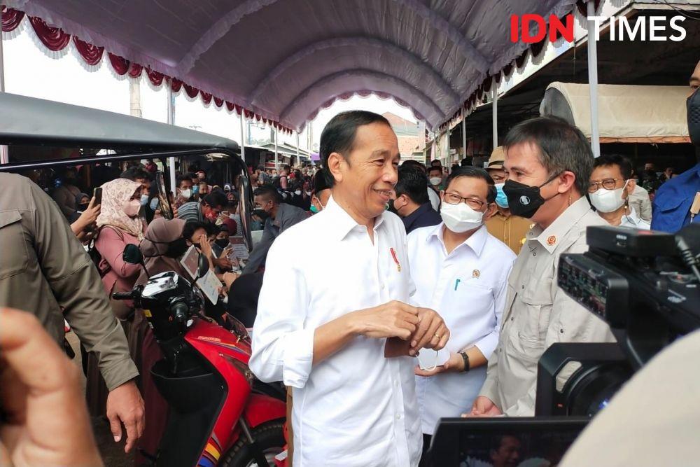 Presiden Jokowi berkunjung ke Pasar Sukamandi, Subang, Jawa Barat (IDN Times/Ilman Nafi'an)