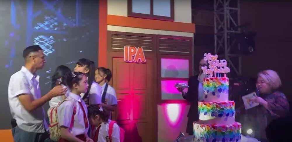 potret pesta ultah Ussy Sulistiawaty (youtube.com/ussyandhikaofficial)