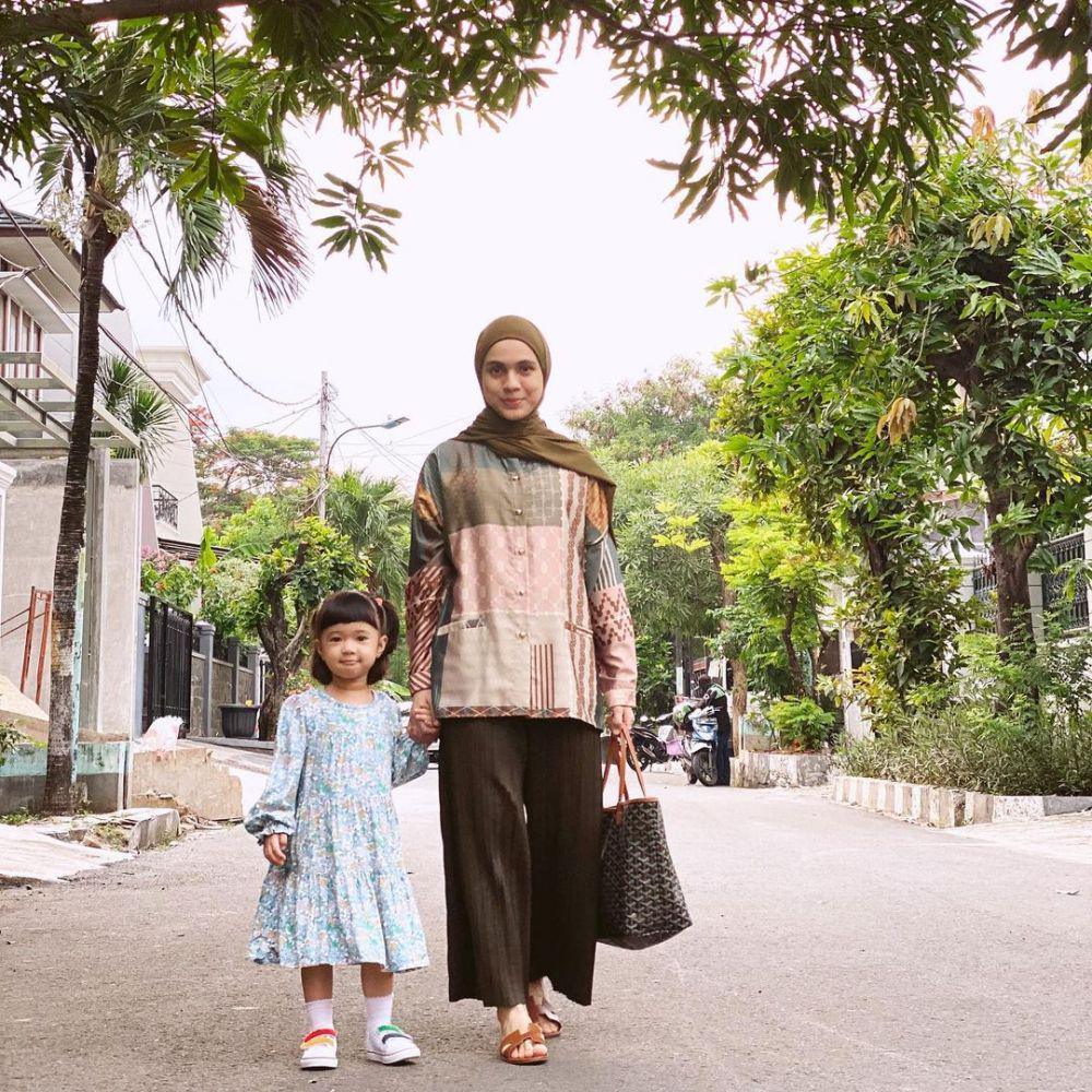 Nycta Gina dan buah hati (instagram.com/missnyctagina)