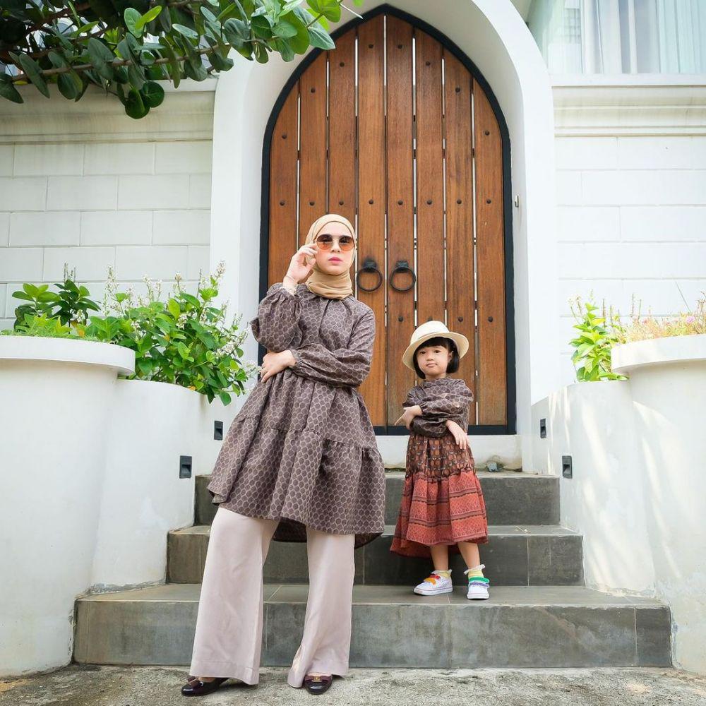 Nycta Gina dan buah hati (instagram.com/missnyctagina)