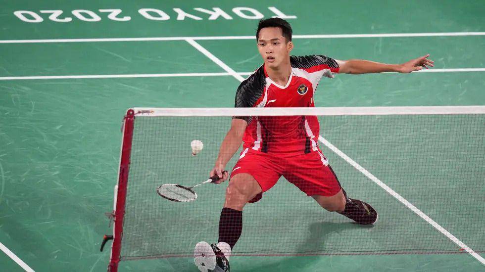 Jonatan Christie saat melakukan netting di Olimpiade Tokyo 2020 (pbsi.id)