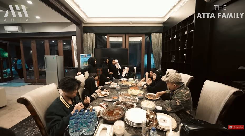 Dinner Gen Halilintar bareng Aurel, Atta, Ameena (YouTube.com/AH)