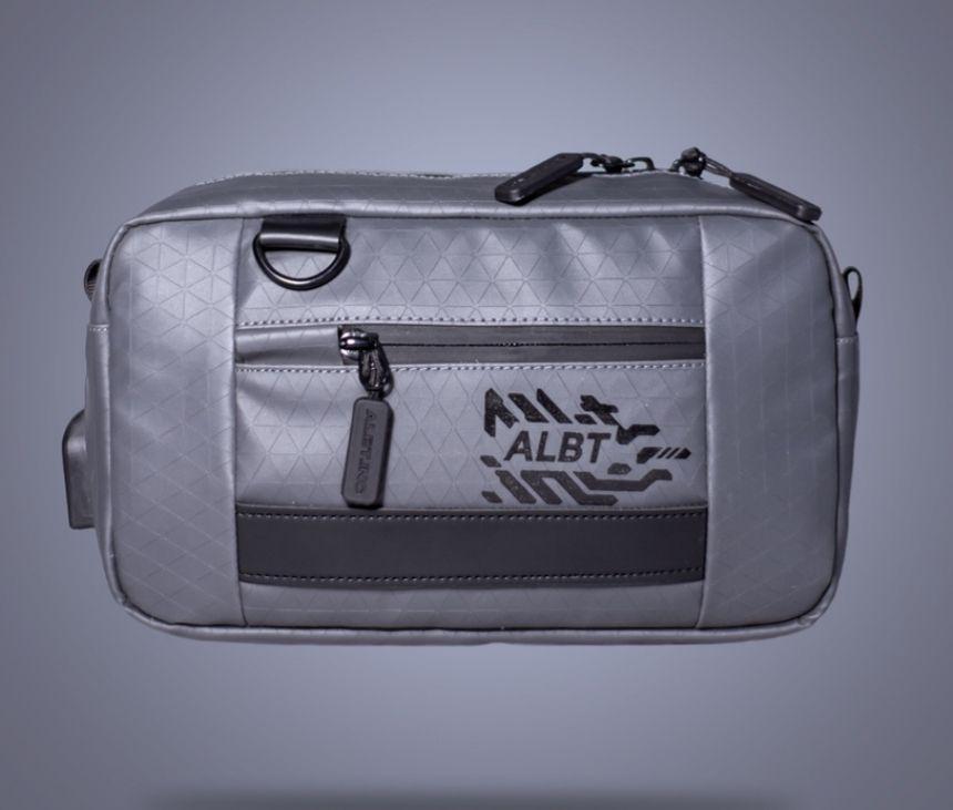 5 Rekomendasi Clutch Bag Pria dari Brand Lokal, Gaya Makin Kekinian!