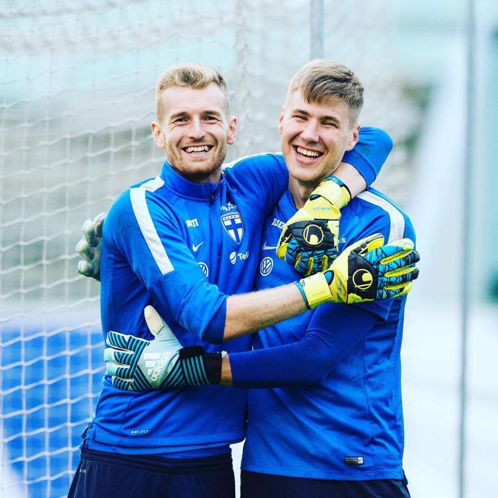Lukas Hradecky dan Jesse Joronen saat berseragam Timnas Finlandia. (instagram.com/lhradecky)