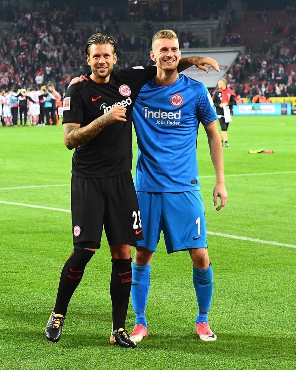 Lukas Hradecky dan Marco Russ saat berseragam Eintracht Frankfurt. (instagram.com/lhradecky)