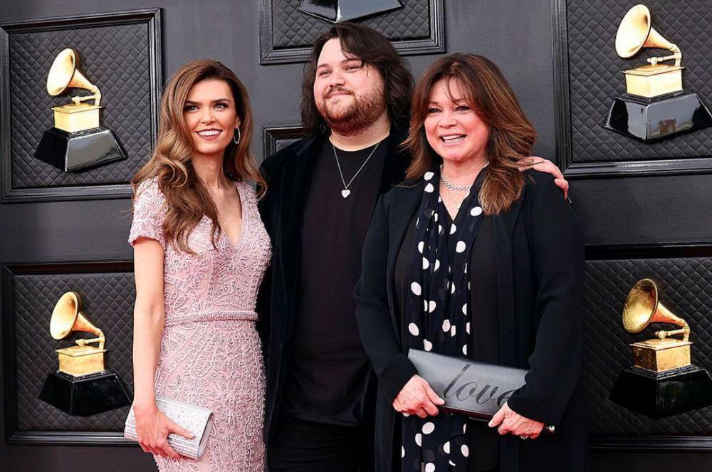 Wolfgang Van Halen, Andraia Allsop, dan Valerie Bertinelli (instagram.com/wolfvanhalen)