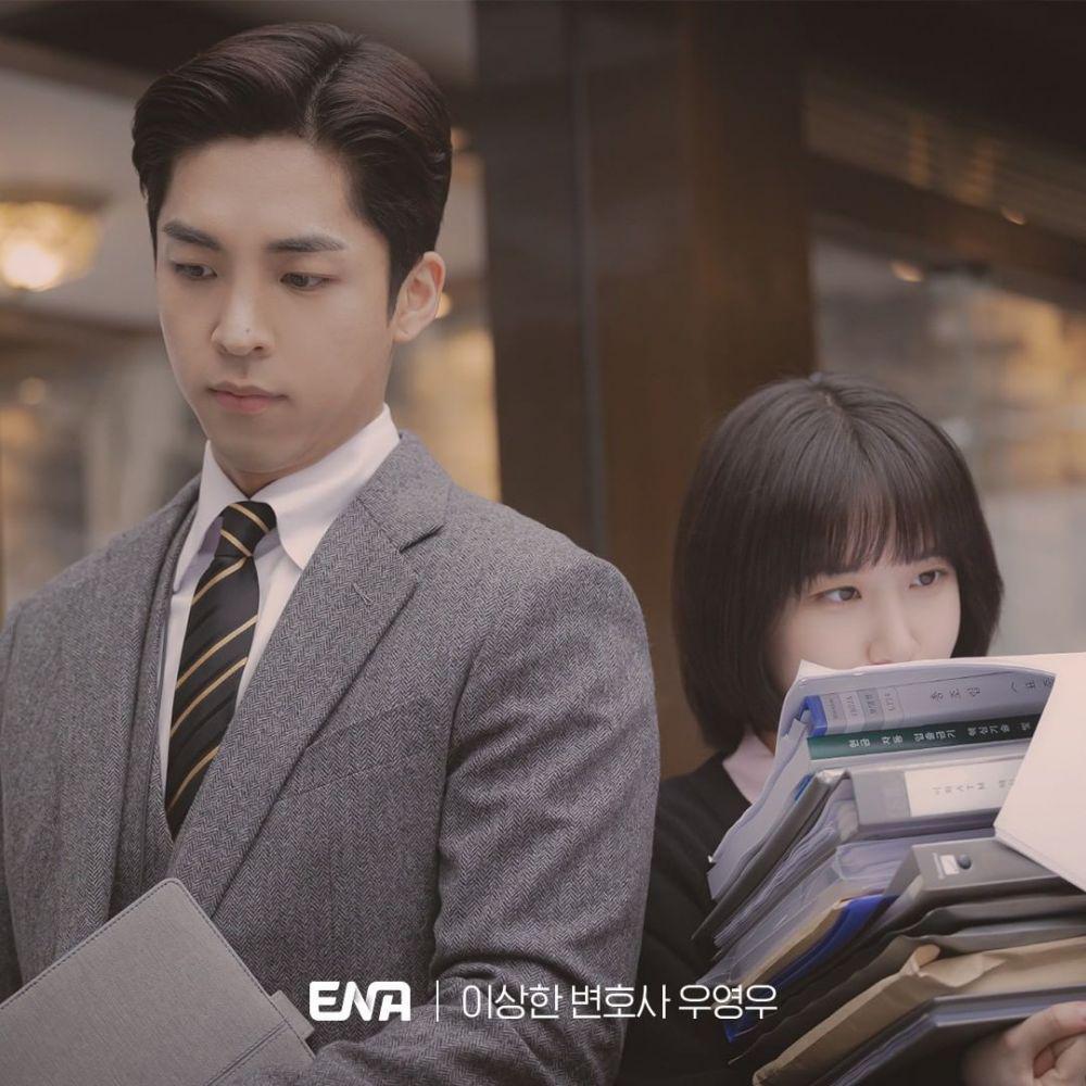 Joo Jong Hyuk dan Park Eun Bin di drama Extraordinary Attorney Woo (instagram.com/channel.ena.d)