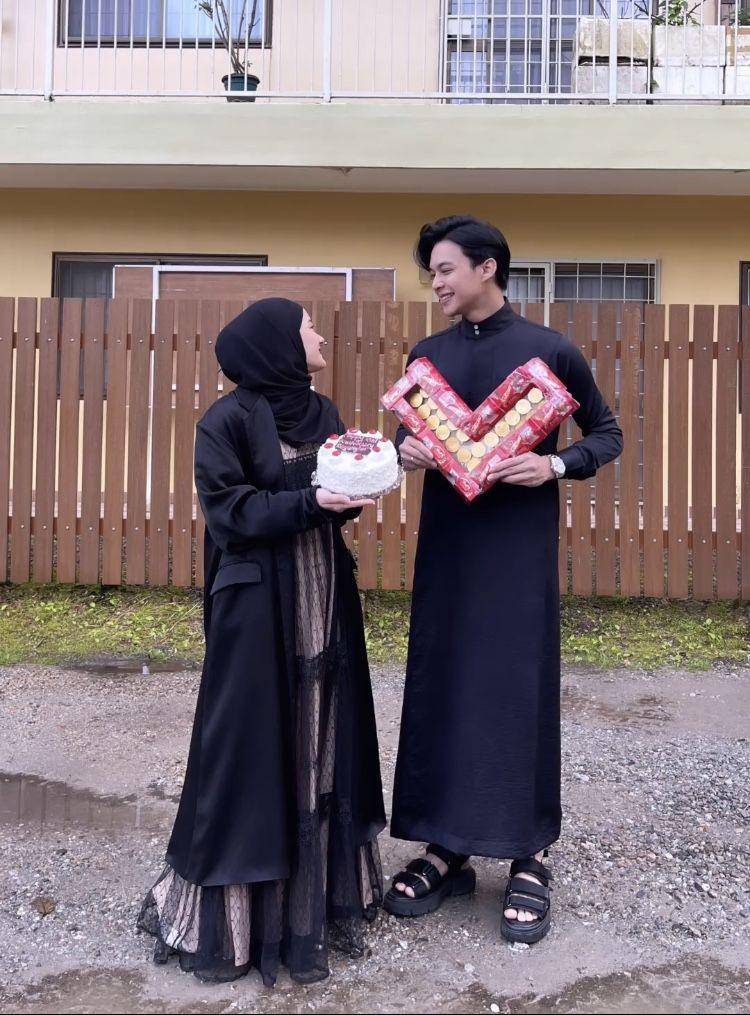 Rey dinda (instagram.com/rey_mbayang)